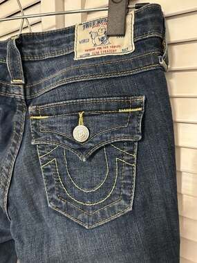 VINTAGE True Religion Slim Straight Jeans Women 28 Dark Wash Yellow Stitch Y2K